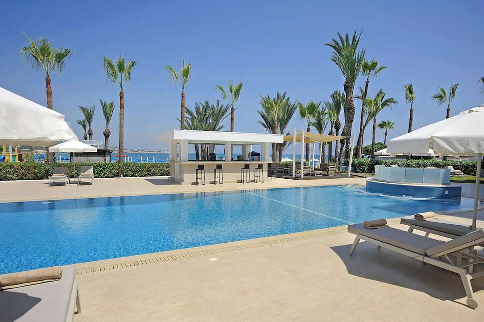 Ein Foto vom Pool im Okeanos Beach Boutique Hotel