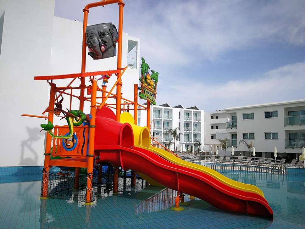 Een foto van het zwembad bij Sofianna Resort & Spa