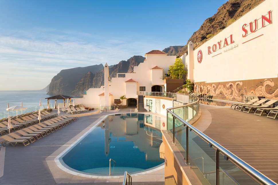 Een foto van het zwembad bij Royal Sun Resort