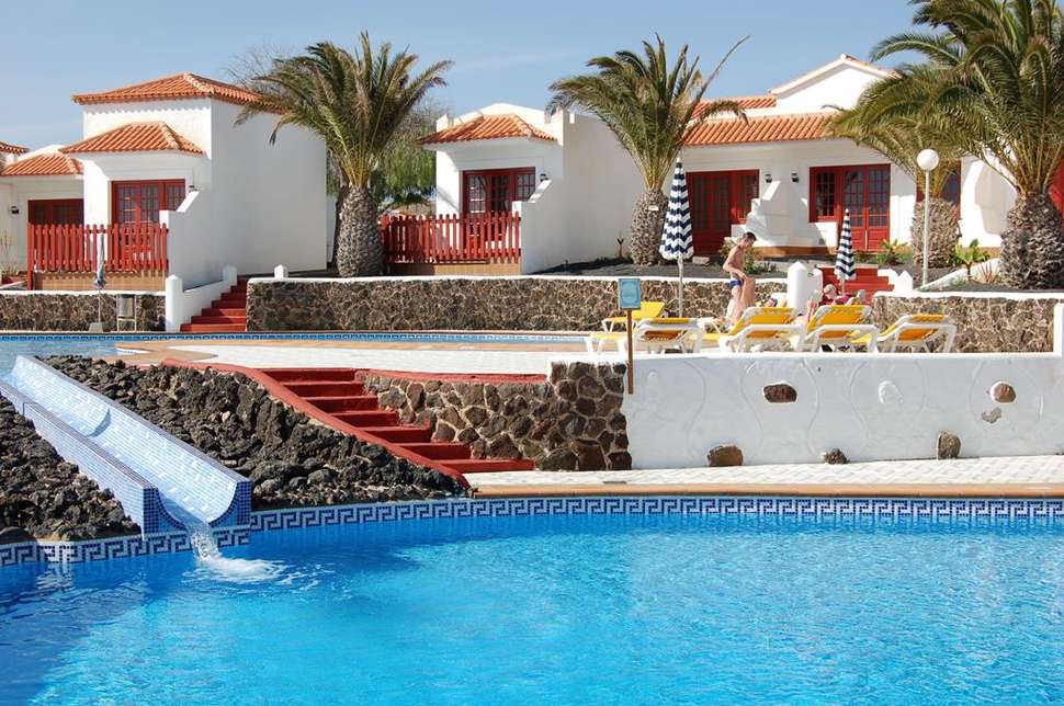 Een foto van het zwembad bij Castillo Beach Bungalows