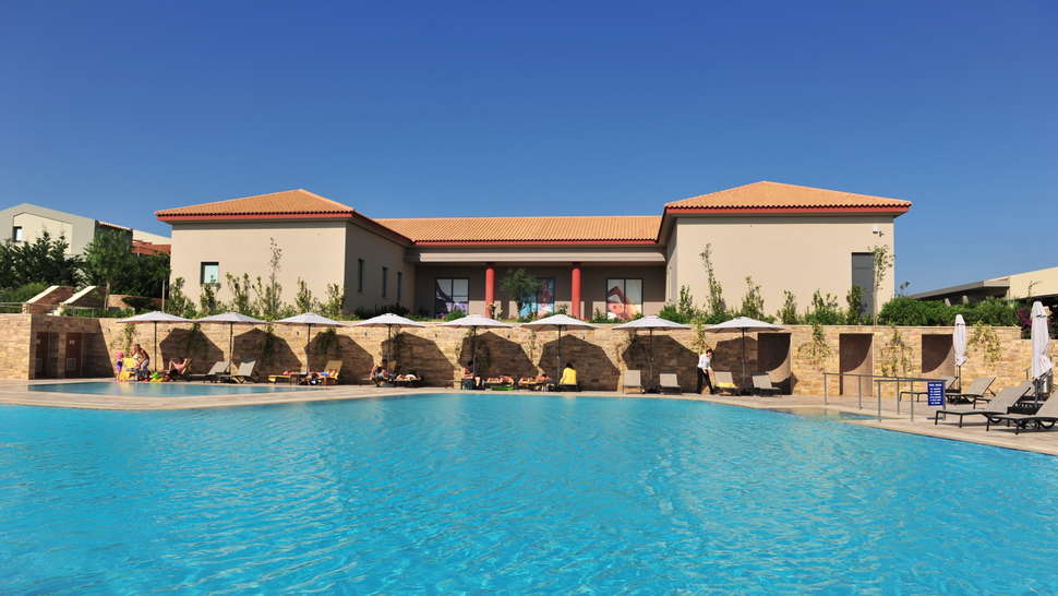 Een foto van het zwembad bij Apollonion Asterias Resort & Spa