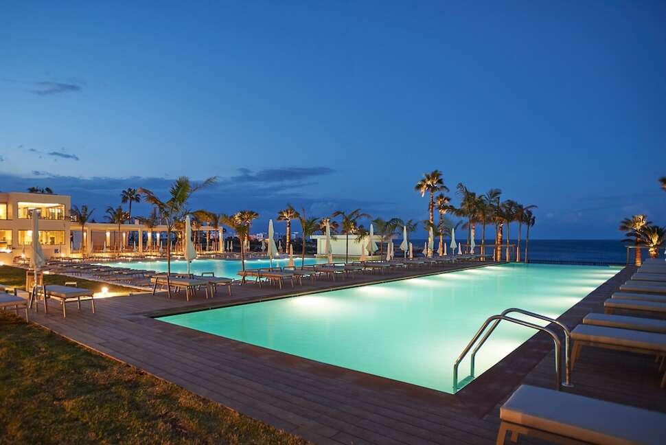 Ein Foto vom Pool im Sunrise Jade Hotel