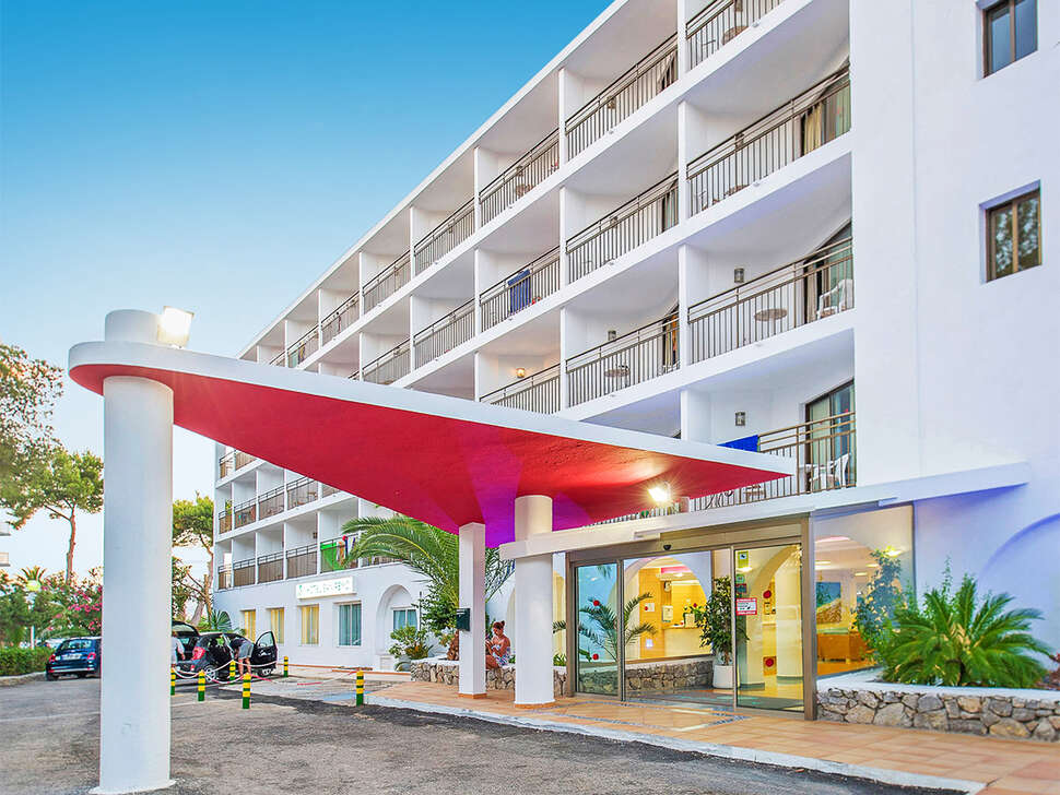Een foto van de buitenkant van Hotel Vibra San Remo