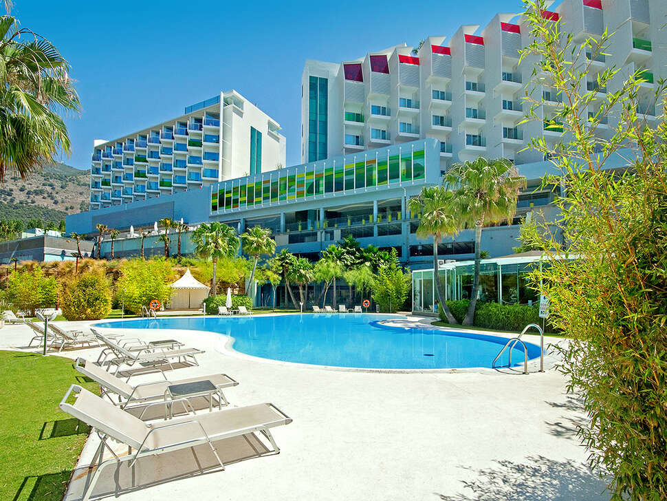 Een foto van de buitenkant van Higueron Hotel Malaga