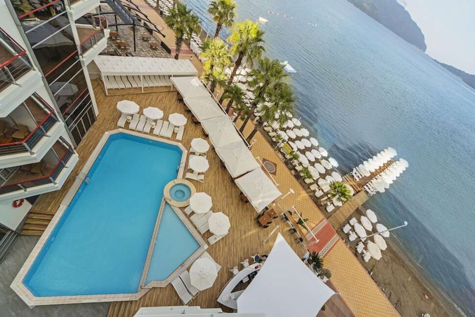Een foto van het zwembad bij Poseidon Hotel
