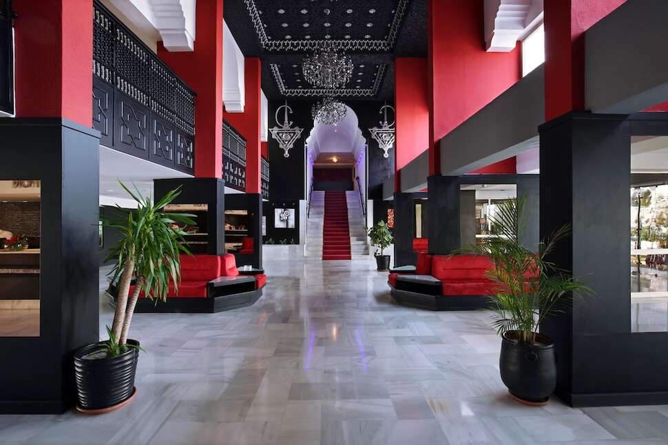 Een foto van het interieur van Anezi Tower