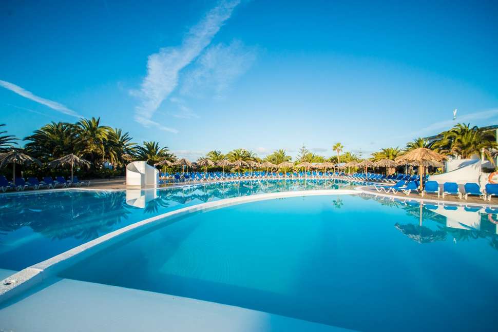 Een foto van het zwembad bij HL Hotel Rio Playa Blanca