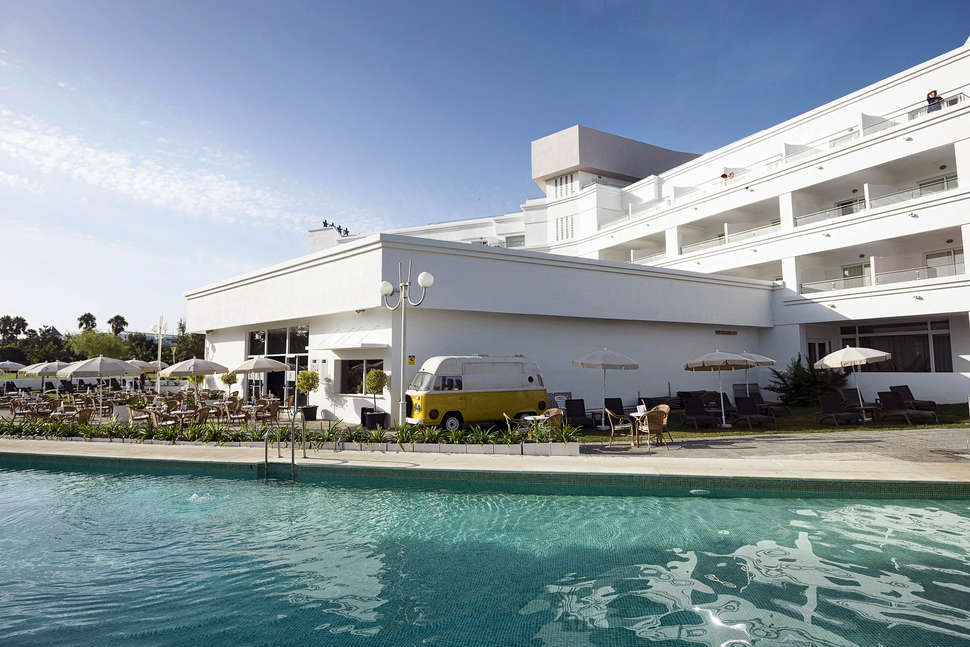 Een foto van het zwembad bij Alegria Costa Ballena