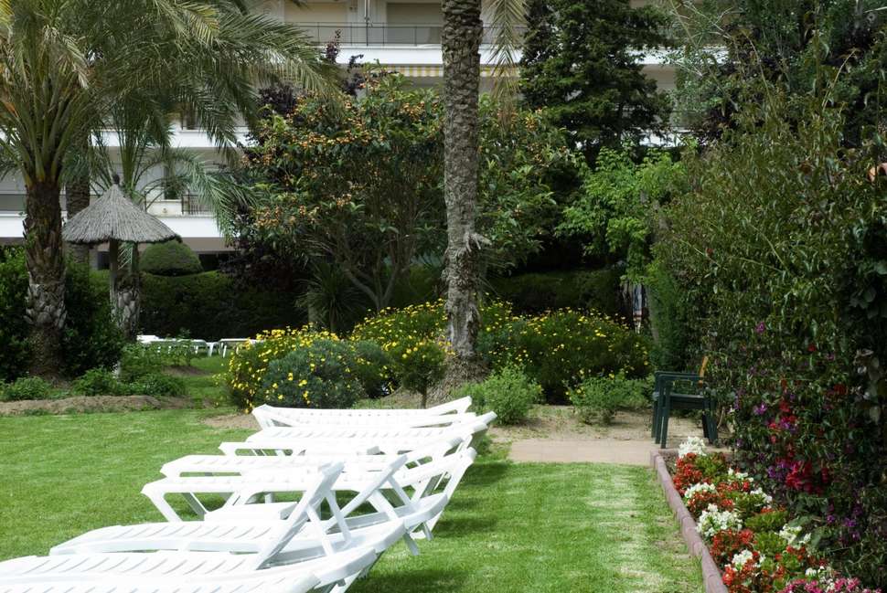 Een foto van het terras bij Hotel Surf-Mar by Samba Hotels