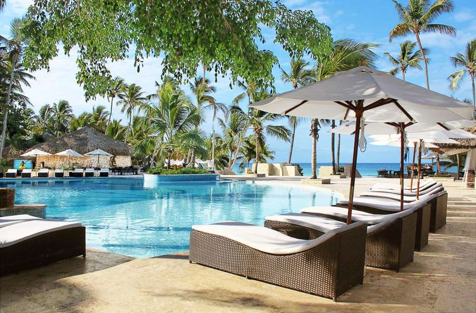 Een foto van het zwembad bij Viva Wyndham Dominicus Beach