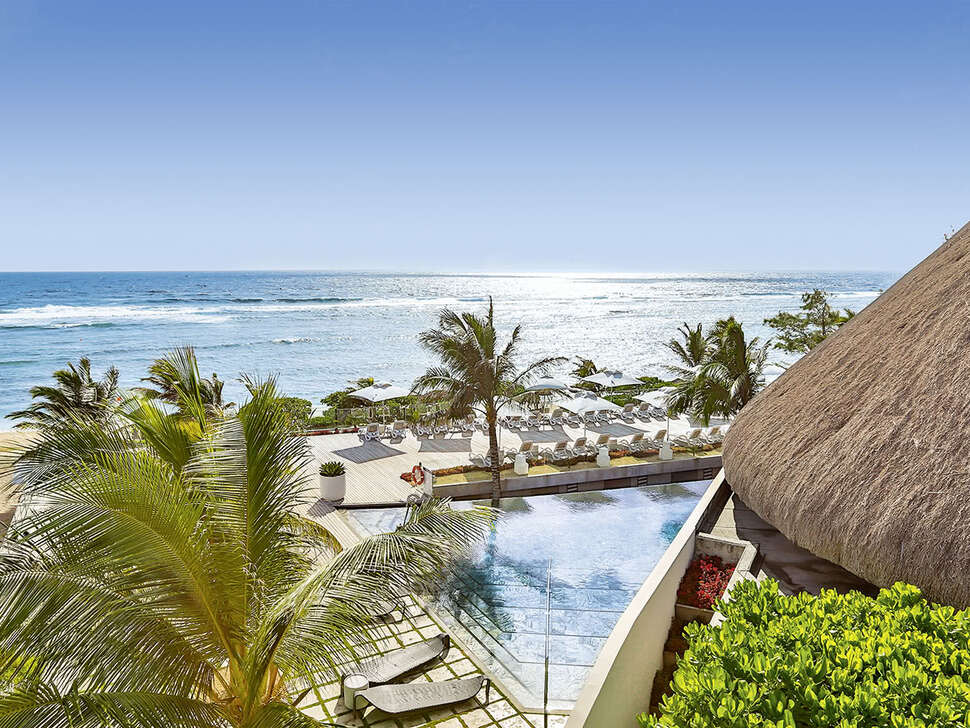 Een foto van het zwembad bij Radisson Blu Poste Lafayette Resort & Spa