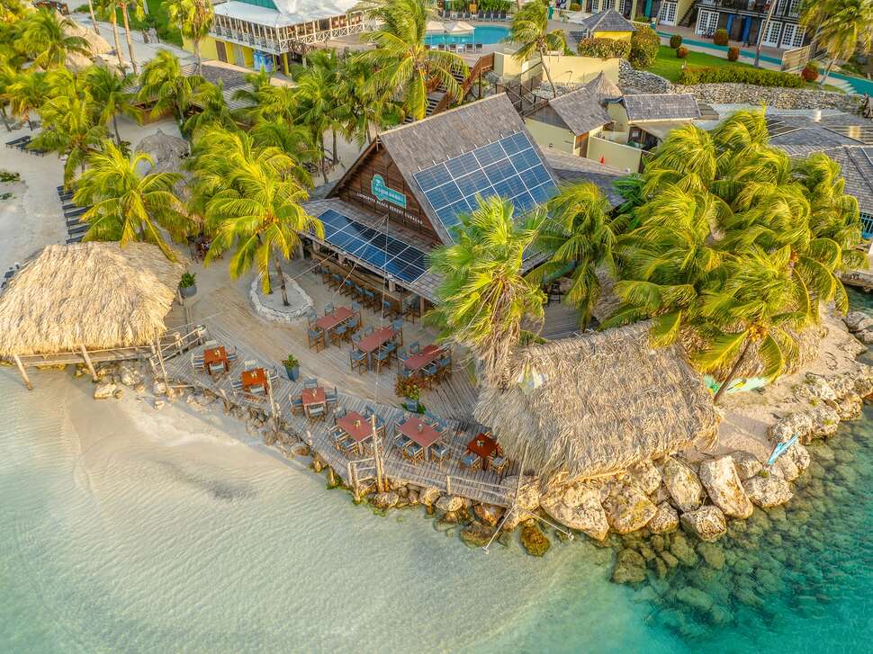 Een foto van LionsDive Beach Resort