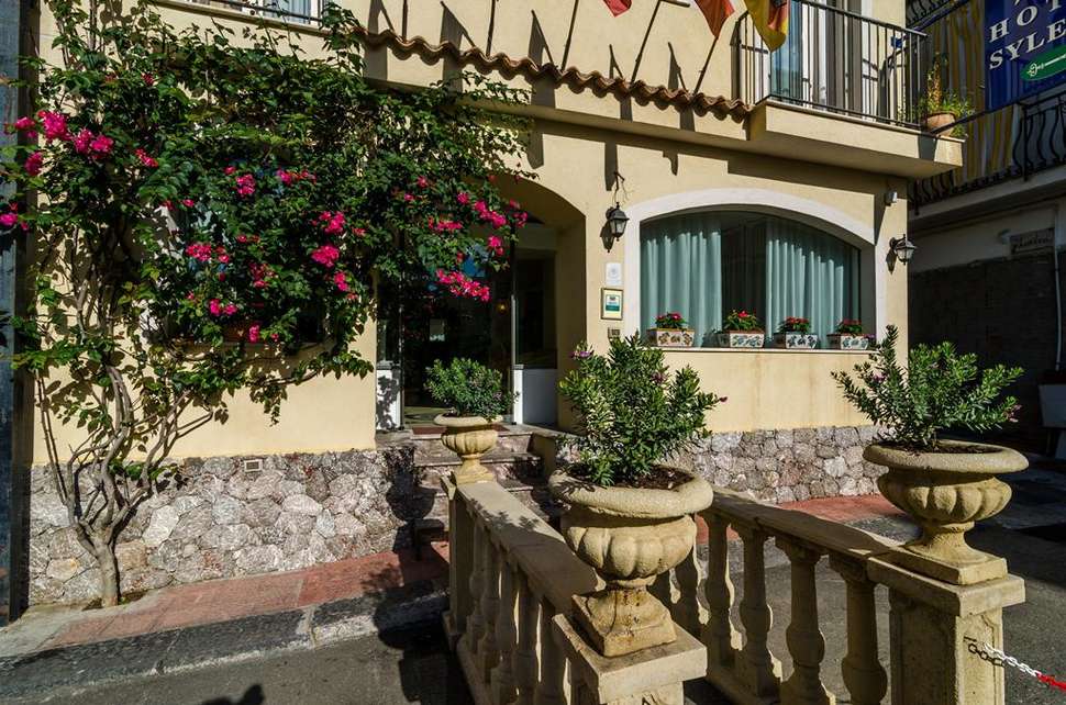 Ein Foto von der Außenansicht des Hotel Sylesia