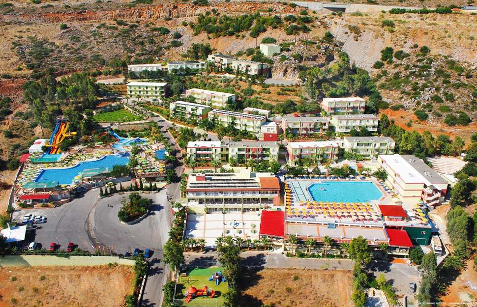 Een foto van de buitenkant van Hotel Aquasun Village