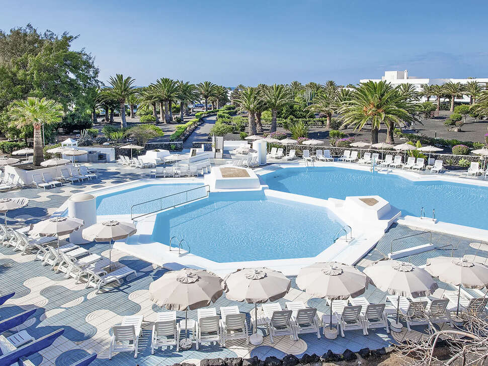 Een foto van het zwembad bij Relaxia Olivina Lanzarote