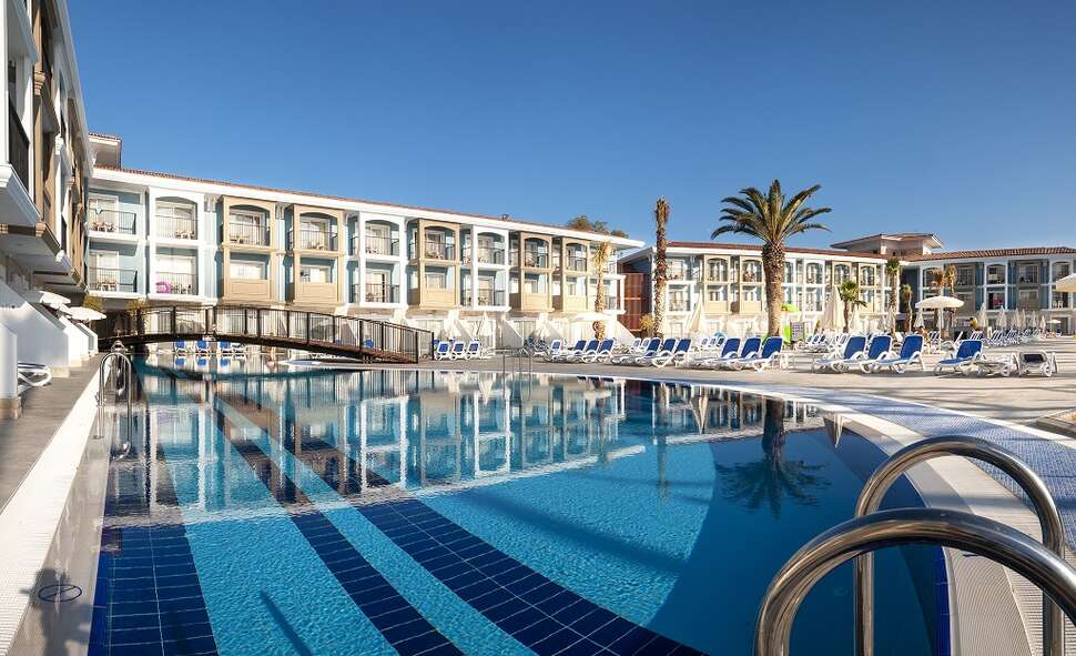 Een foto van het zwembad bij Ephesia Holiday Beach Club
