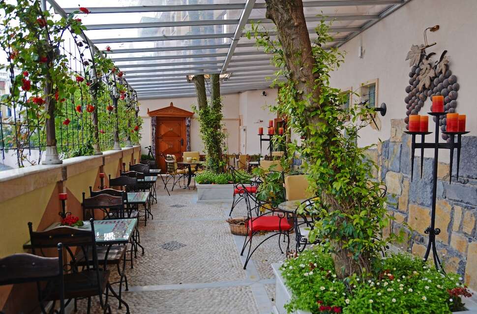 Ein Foto von der Terrasse im Antea Palace Hotel & Spa