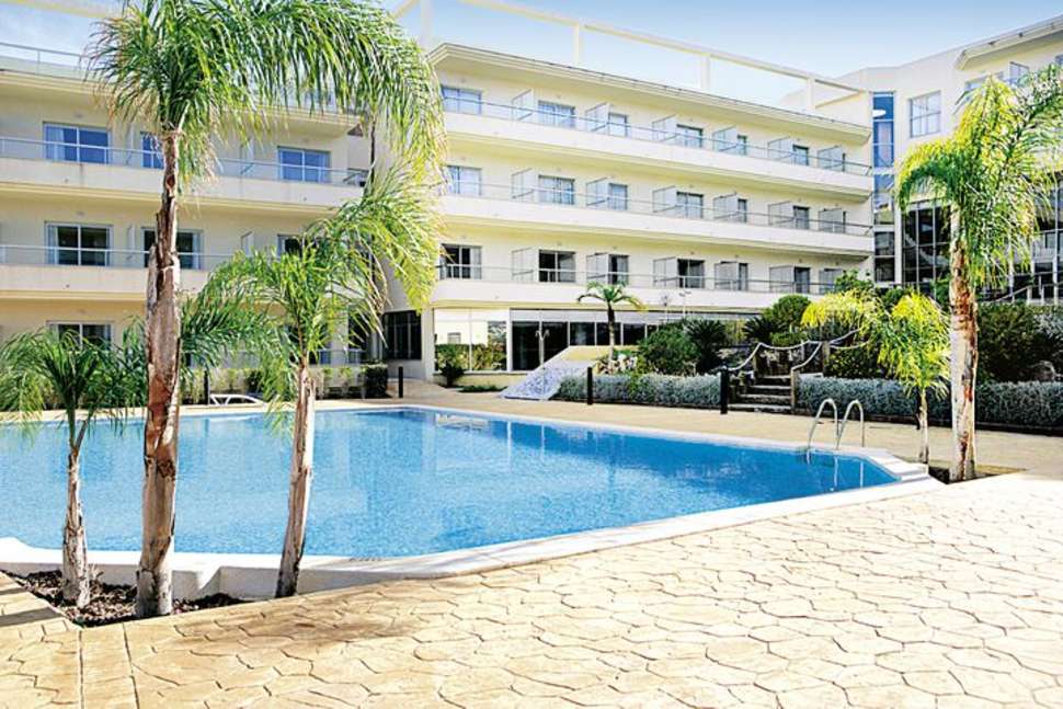 Een foto van het zwembad bij Sun Palace Albir