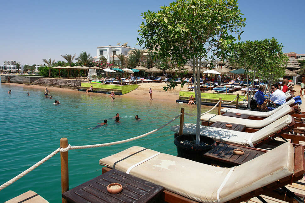 Een foto van het terras bij Elysees Dream Beach Hotel