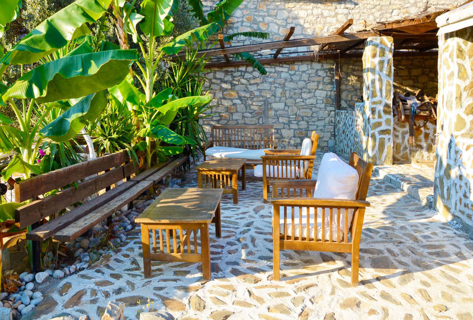 Ein Foto von der Terrasse im Stone Village Petrino Horio