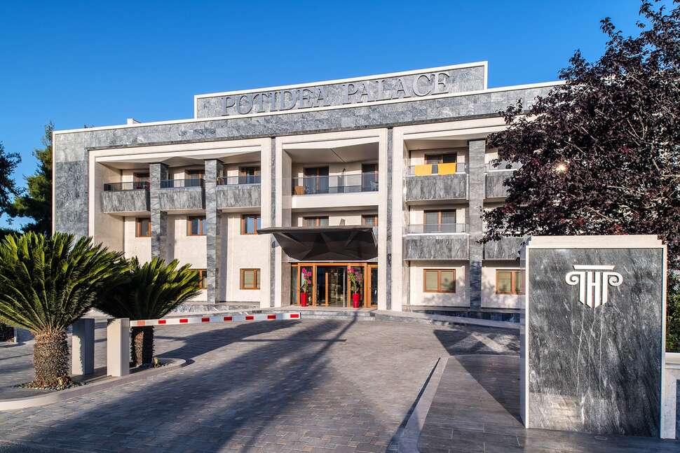 Een foto van de buitenkant van Hotel Potidea Palace