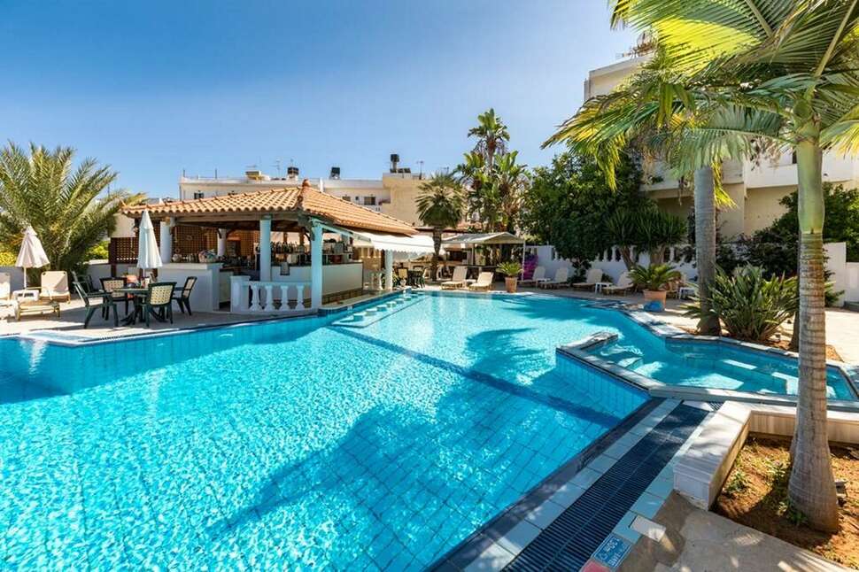 Een foto van een overzicht van Malia Mare Hotel