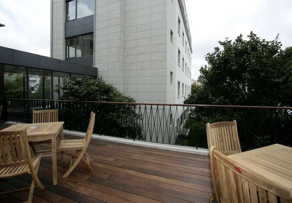 Een foto van het terras bij Hotel Eurostars das Artes