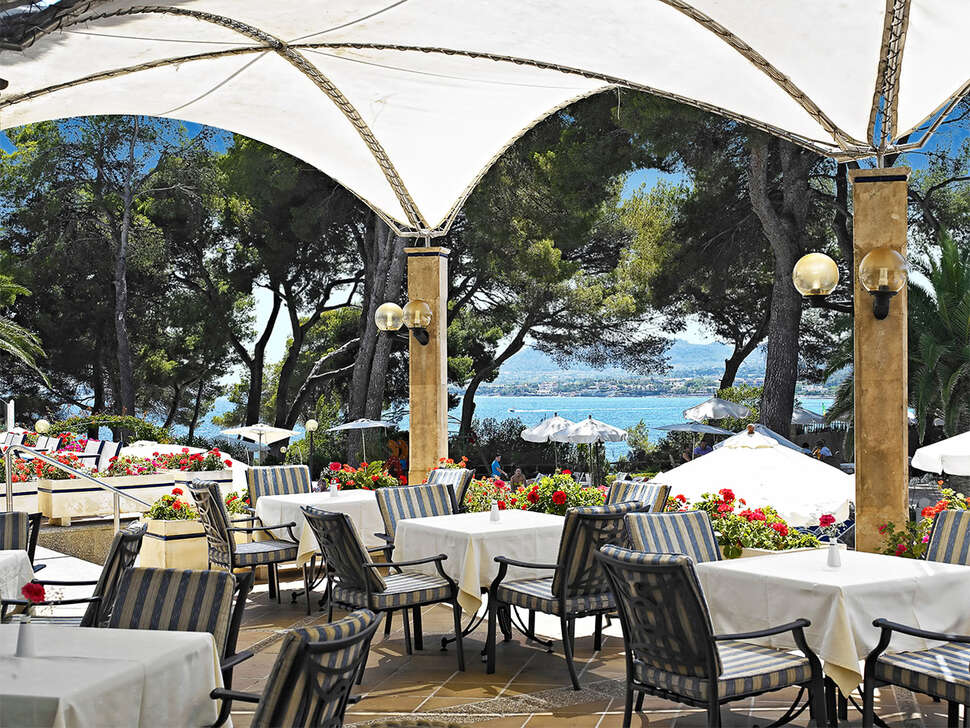 Een foto van het terras bij Hipotels Eurotel Punta Rotja Hotel