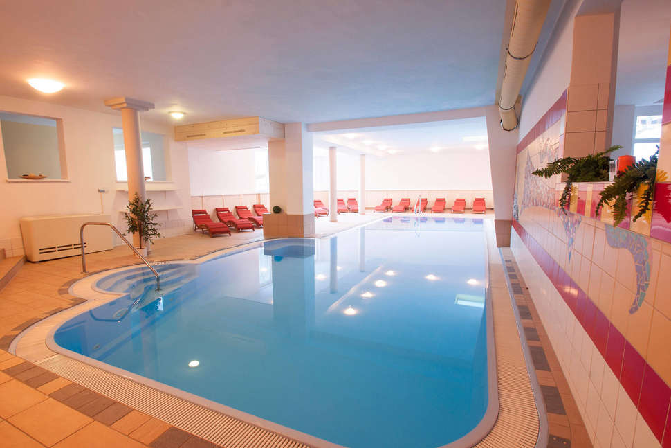 Een foto van het zwembad bij Erlebnishotel Fendel