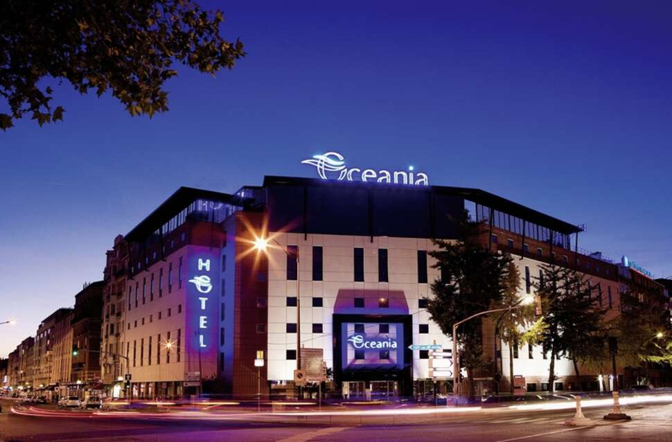 Een foto van de buitenkant van Oceania Port de Versailles