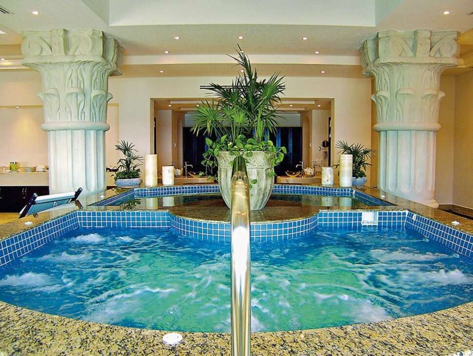 Een foto van het zwembad bij Hyatt Zilara Cancun