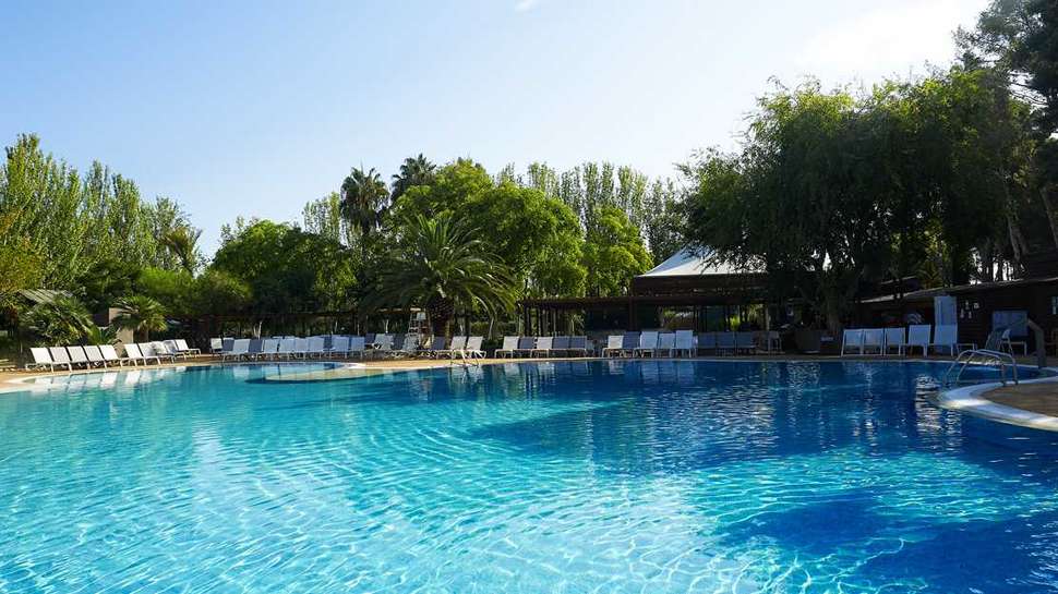 Een foto van het zwembad bij Tamarit Park Resort