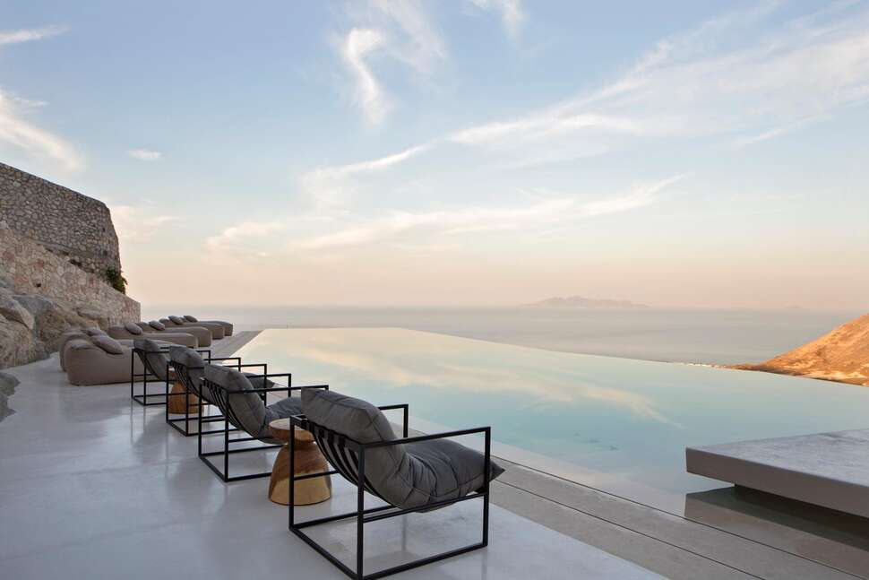 Ein Foto vom Pool im Elessa Hotel