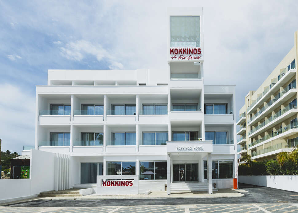 Een foto van de buitenkant van Kokkinos Boutique Hotel