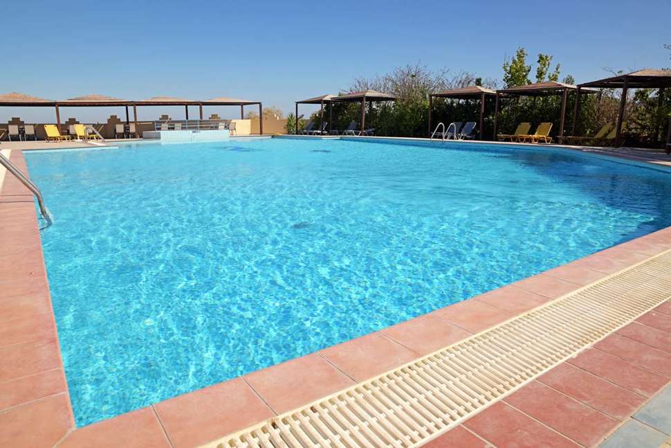 Ein Foto vom Pool im Telhinis Hotel
