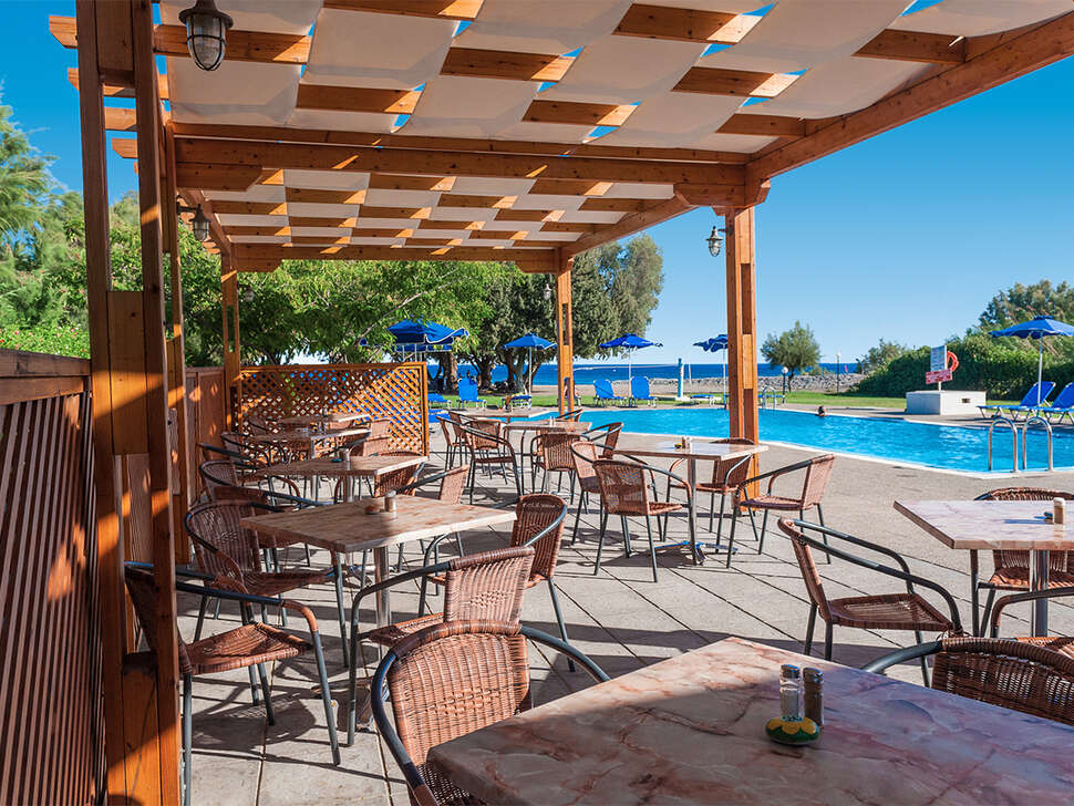 Een foto van het terras bij Stafilia Beach