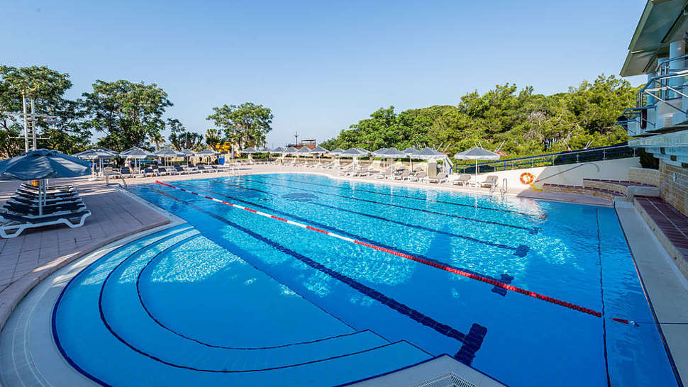 Een foto van het zwembad bij Robinson Club Pamfilya