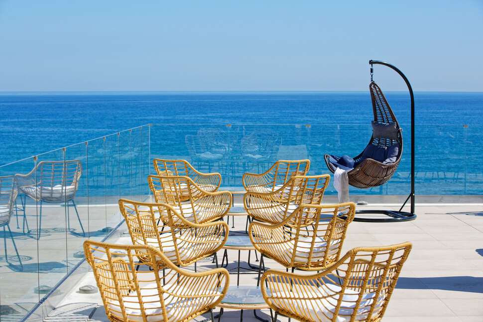 Een foto van het terras bij Hotel Archipelagos