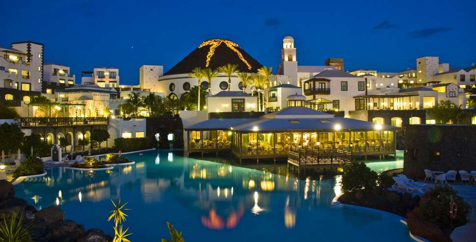 Een foto van de buitenkant van Hotel Livvo Volcan Lanzarote