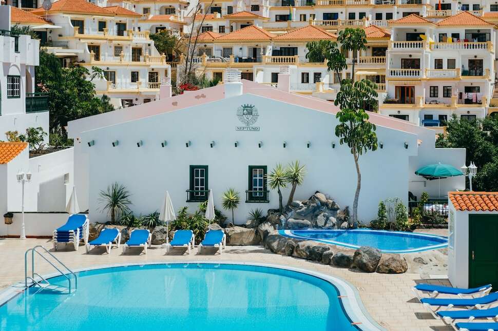 Een foto van het zwembad bij Aparthotel Neptuno