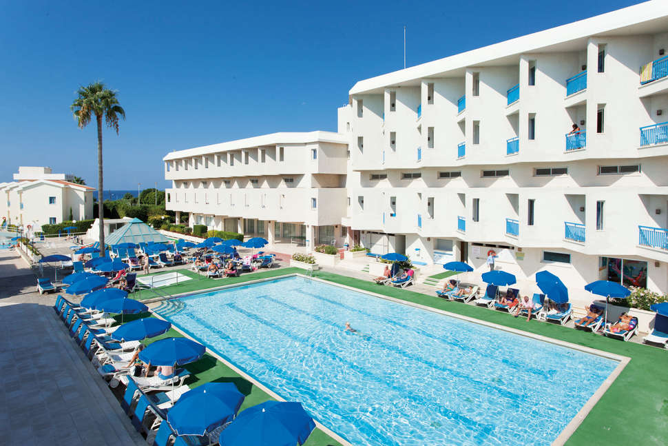 Een foto van het zwembad bij Kissos Hotel