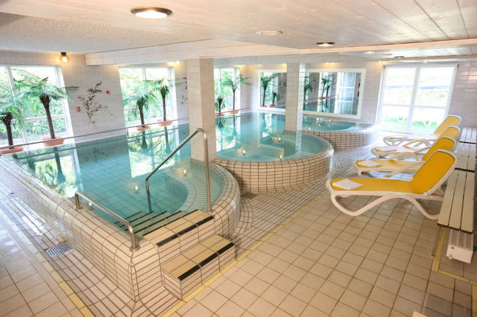Een foto van het zwembad bij AktiVital Hotel