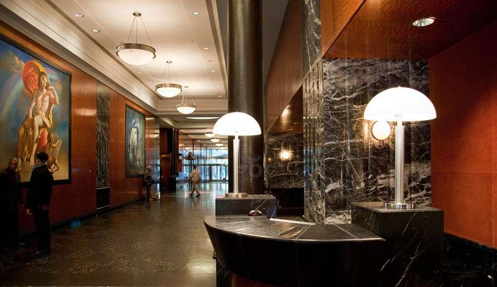 Een foto van het interieur van Millennium Broadway Hotel