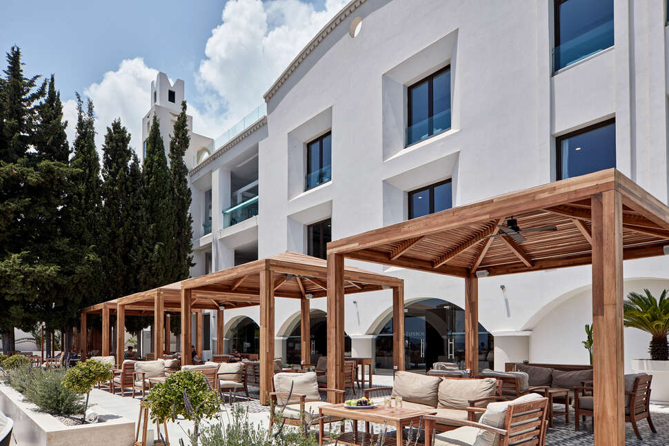 Ein Foto von der Außenansicht des Esperos Village Blue & Spa