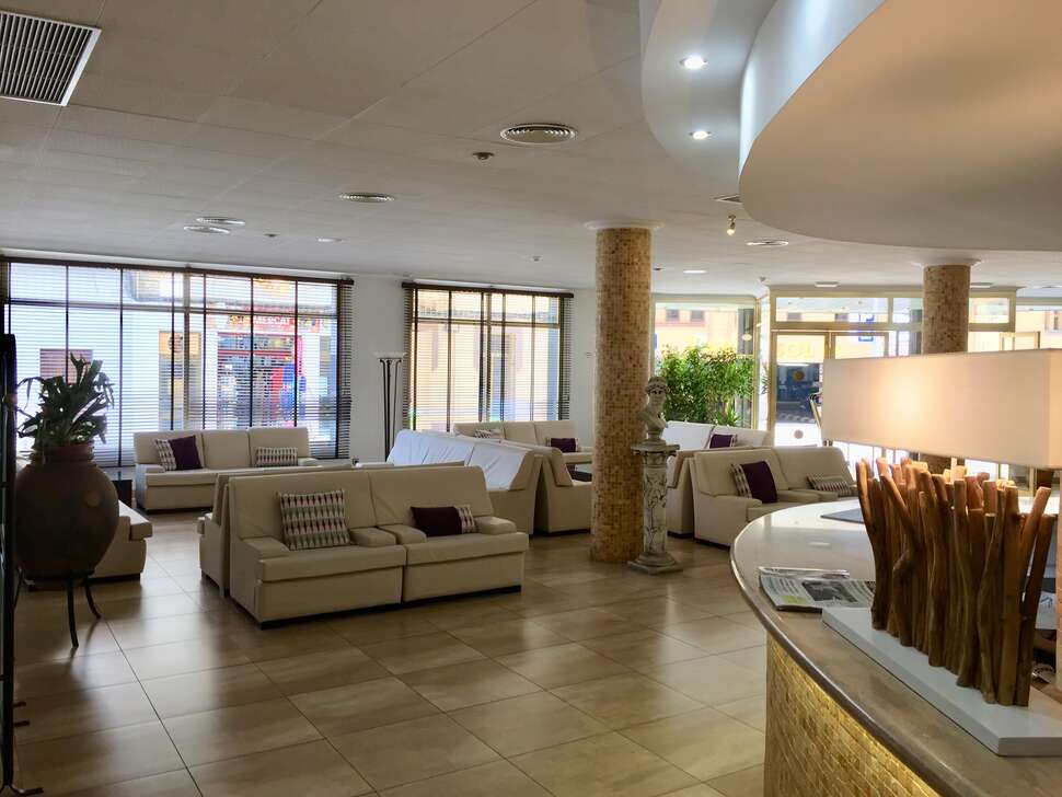 Een foto van het interieur van Miami Park Aparthotel