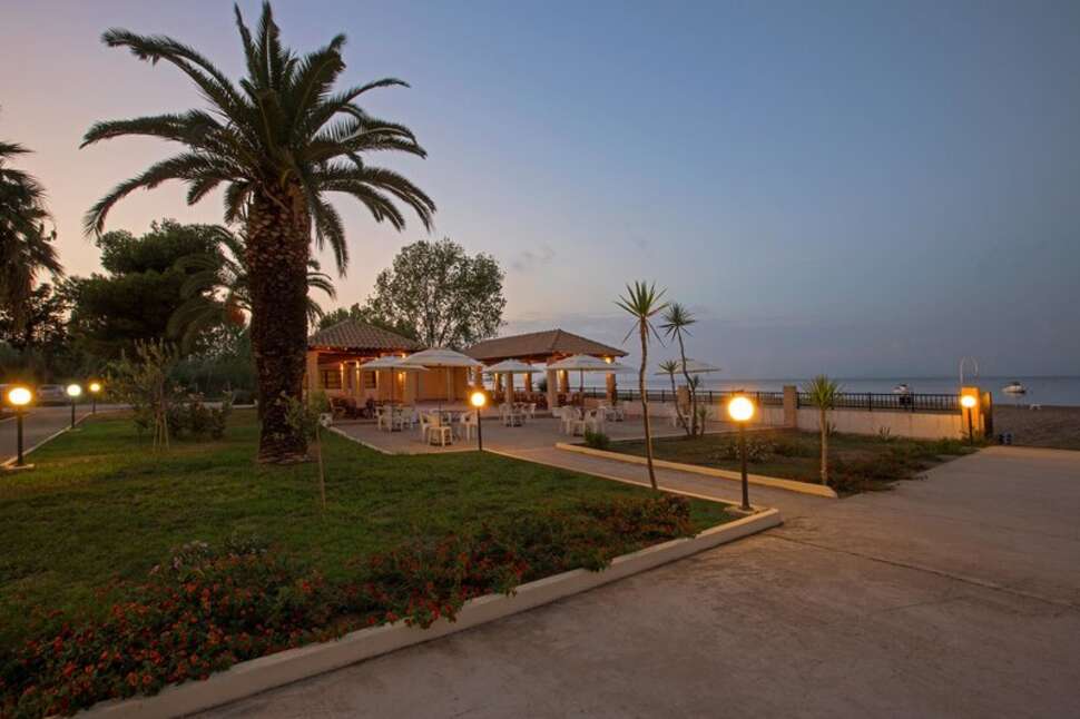Een foto van de buitenkant van Island Beach Resort & Annex