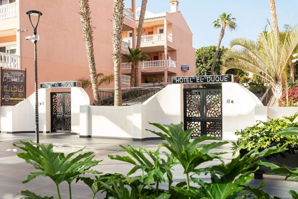 Een foto van de buitenkant van Aparthotel El Duque