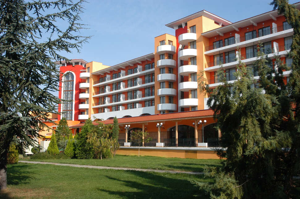Ein Foto von der Außenansicht des Hotel Hrizantema
