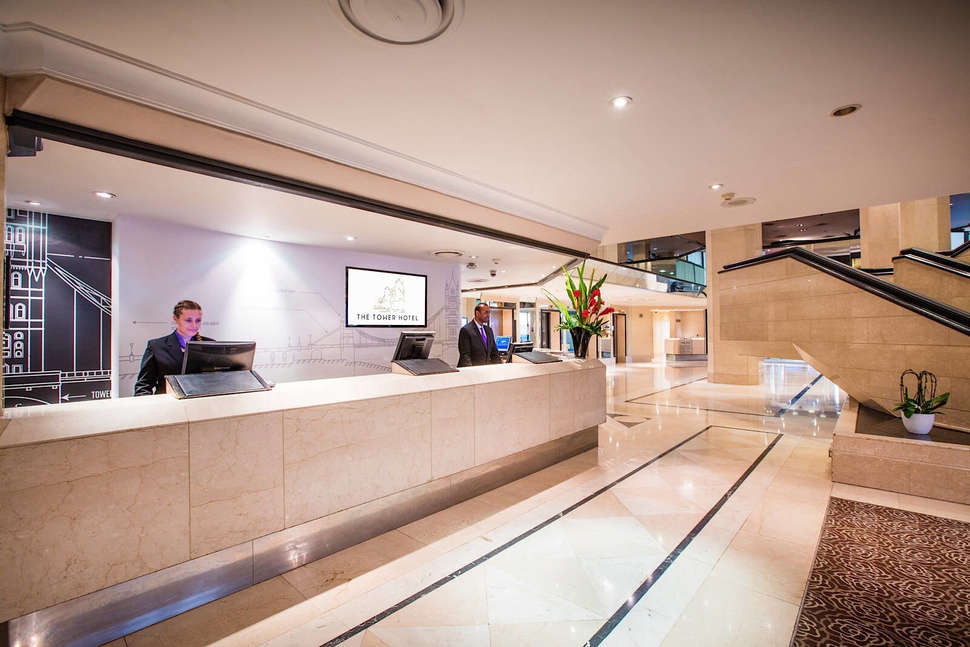 Een foto van het interieur van The Tower Hotel