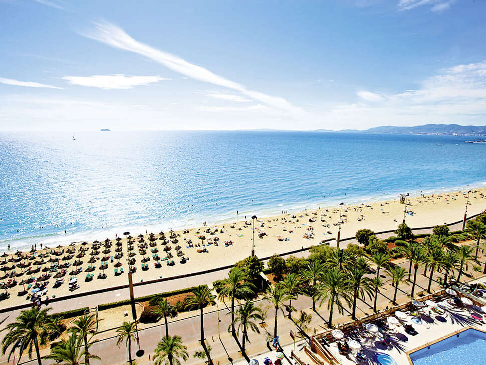 Een foto van het strand bij Allsun Hotel Riviera Playa